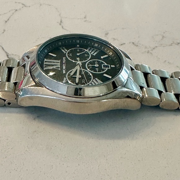 Michael Kors Bradshaw MK5705 Silver/Black Watch. Pre-Owned. RARE - Picture 6 of 9